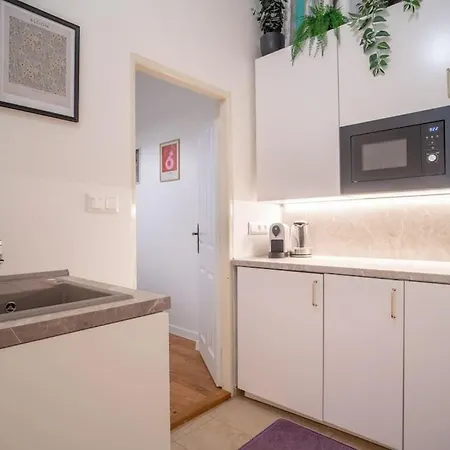 Old Town Apartment *